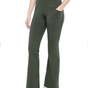 NWT GapFit Climbing Ivy Green Flare Legging